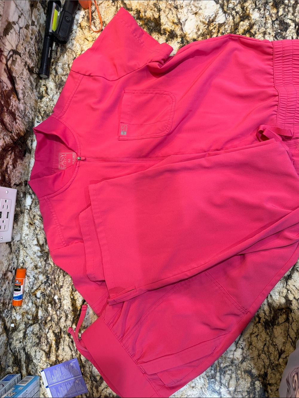 Easy stretch pink women’s scrubs pants small top medium